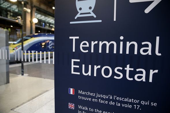 La fureur de l'Eurostar alors que les Britanniques bloquent à St Pancras pour se rendre en France