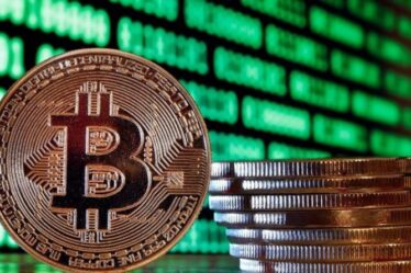 Hausse des prix du Bitcoin: les crypto-monnaies SOAR alors qu'un politicien européen prédit une "percée"