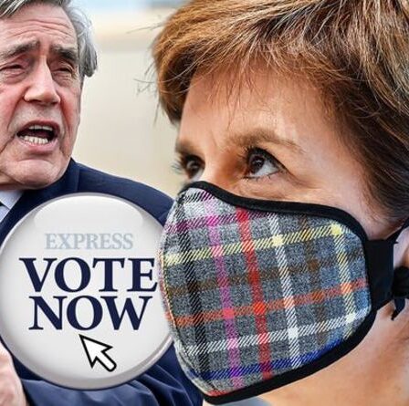 Nicola Sturgeon SONDAGE : FM devrait-il abandonner son plaidoyer pour l'indépendance après l'avertissement de Gordon Brown ?