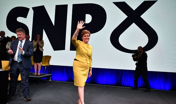 Sturgeon est le chef du Parti national écossais