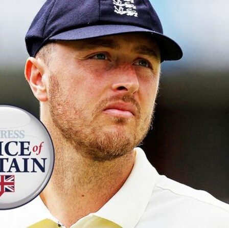 « Essai par réveil ! » Le joueur de cricket Ollie Robinson ne devrait PAS être suspendu pour de vieux tweets - sondage