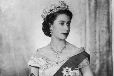 Tempête royale alors que les étudiants d'Oxford annulent Queen pour "représentation du passé colonial"