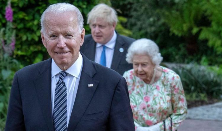 Oh Joe !  Biden rompt le protocole royal lors de sa toute première visite avec la reine