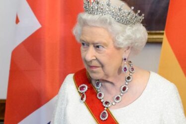 La reine perd le soutien du Commonwealth alors que la famille royale "passe de crise en crise"