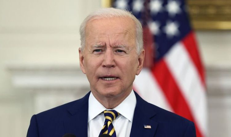 Joe Biden a enfreint le protocole royal "pour jeter un os aux médias américains" après un voyage difficile