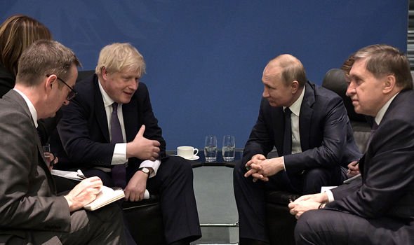 Boris Johnson s'adressant à Poutine en janvier 2020 au sujet de la Libye