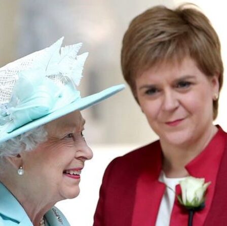 Introduction embarrassante de Nicola Sturgeon à Queen : " Erreur de notre part "