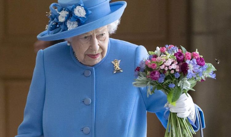 Décamper!  Les fans de la famille royale se déchaînent avec un cliché candide de «Queen Bee»