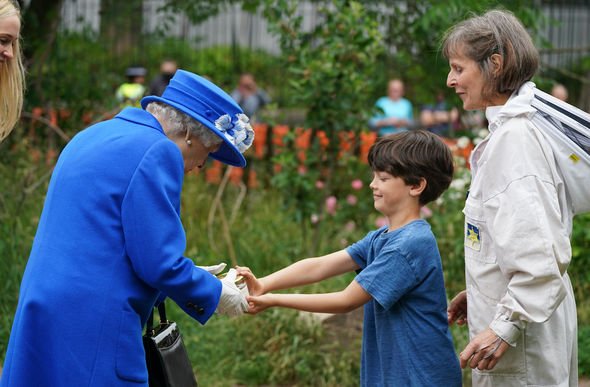 la reine rend visite à la princesse anne AAC Clyde Space et Spire Glasgow Ecosse Royal Week dernière