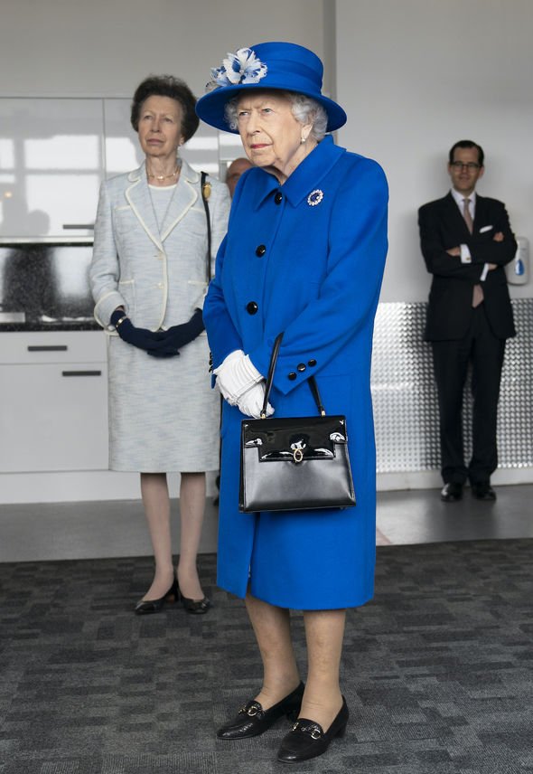 la reine rend visite à la princesse anne AAC Clyde Space et Spire Glasgow Ecosse Royal Week dernière