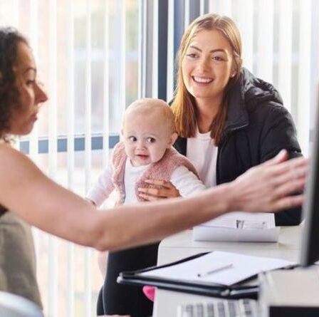 A quelles prestations pouvez-vous prétendre lorsque vous avez un bébé ?  Quatre régimes auxquels vous pourriez être admissible