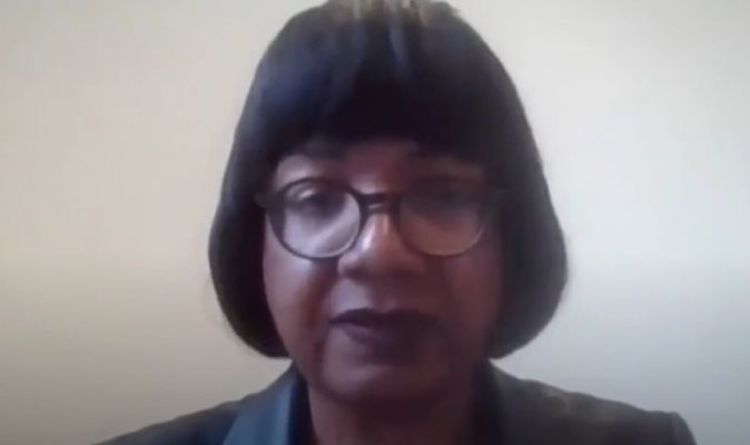 « Absolument absurde !  Diane Abbott ferme l'hôte de Sky News dans une rangée chauffée de «privilèges blancs»