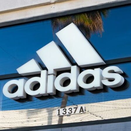 Adidas réduit de 50 % dans les grandes ventes d'usine - et bénéficiez d'une remise supplémentaire de 25 % avec le code