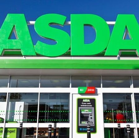 Asda déploie un service de livraison rapide en une heure, mais certains acheteurs sont divisés : « Trop cher ! »