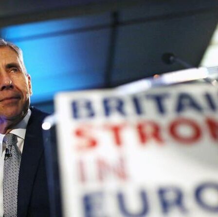 'Aurait dû dire non!'  Lord Rose avoue ses regrets d'avoir mené une campagne anti-Brexit