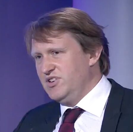 BBC Newsnight: un journaliste dit que prendre le genou "se révèle polarisant"