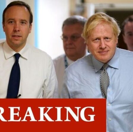 Boris Johnson " a qualifié Matt Hancock de totalement désespéré " - Cummings publie Whatsapp