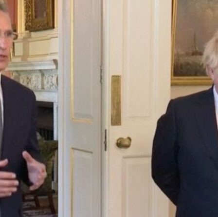 Boris Johnson met en garde le Royaume-Uni prêt à soutenir l'OTAN contre les "menaces de l'Est"