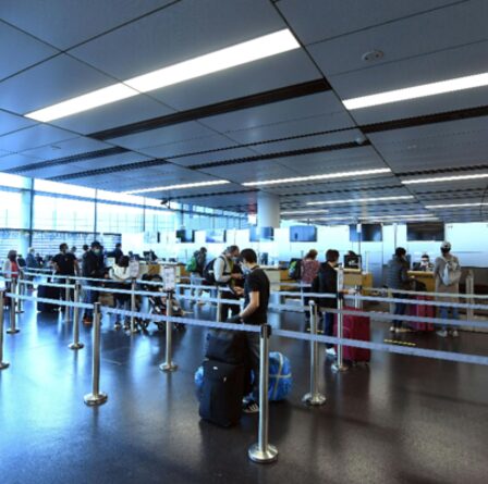 Boris a fustigé le demi-tour du Portugal par l'industrie du voyage furieuse - « Amené le chemin du jardin ! »