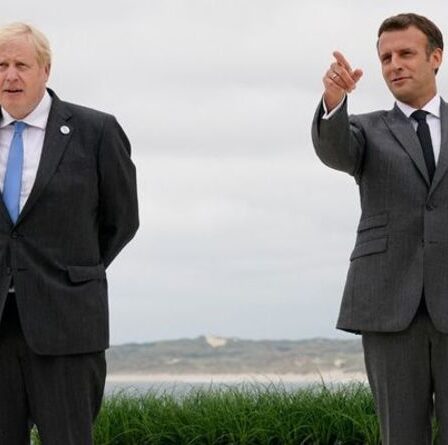 Boris donne une leçon de géographie à Macron alors que le chef de l'UE "ne savait pas" que l'Irlande du Nord fait partie du Royaume-Uni
