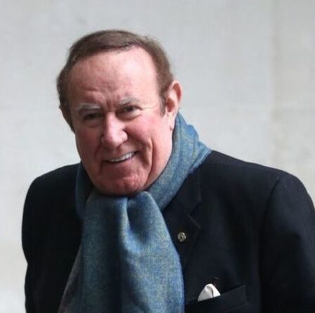 Bravo Boris !  Andrew Neil fait l'éloge du déploiement rapide du vaccin au Royaume-Uni