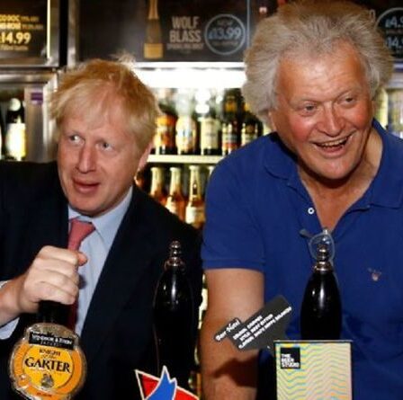 Brexit: le patron de Wetherspoon, Tim Martin, exhorte Boris à recruter davantage de travailleurs européens dans les pubs