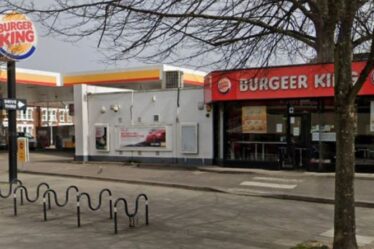 Burger King évacué dans une énorme panique - La police rencontrée se précipite sur les lieux