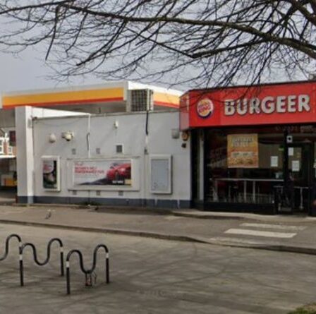 Burger King évacué dans une énorme panique - La police rencontrée se précipite sur les lieux