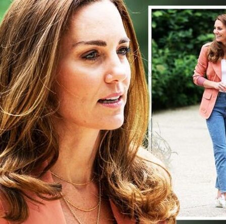 'C'est décontracté Kate': la duchesse de Cambridge en blazer et jean Chloé pour une visite en solo