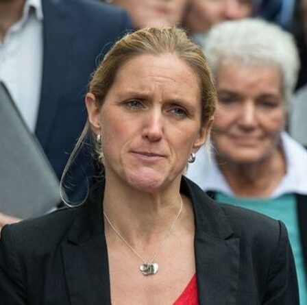 « C'est ma communauté ! »  La sœur de Jo Cox chahutée par un manifestant pour son soutien aux droits des LGBT