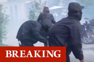 Chaos en France alors que de violentes manifestations éclatent dans les rues – la police se déchaîne avec frénésie de gaz lacrymogène