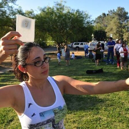 Comment fabriquer un projecteur à sténopé à temps pour l'éclipse solaire « Anneau de feu » - Conseils rapides