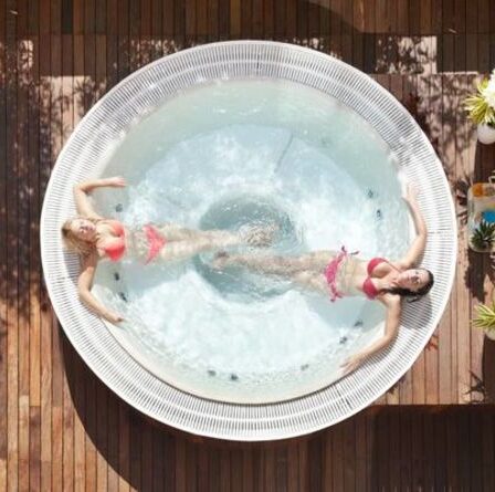 Comment garder les spas propres - conseils d'experts pour un bain sûr et propre