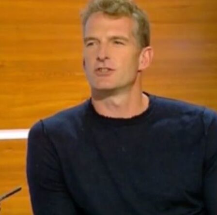 Dan Snow soutient le vote des étudiants d'Oxford Uni sur le portrait de la reine "Ils ont le droit de le faire !"