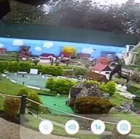 Des adolescents qui ont saccagé un village modèle ont été obligés de se porter volontaires après que leurs mères mortifiées les aient dénoncés