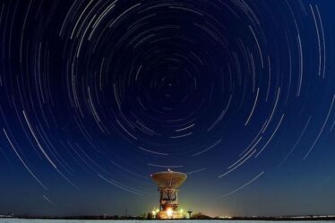 Des « civilisations extraterrestres » pourraient être à l'origine des signaux radio de l'espace lointain, demande un théoricien