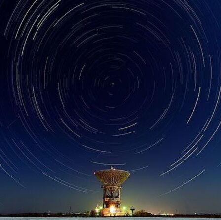 Des « civilisations extraterrestres » pourraient être à l'origine des signaux radio de l'espace lointain, demande un théoricien