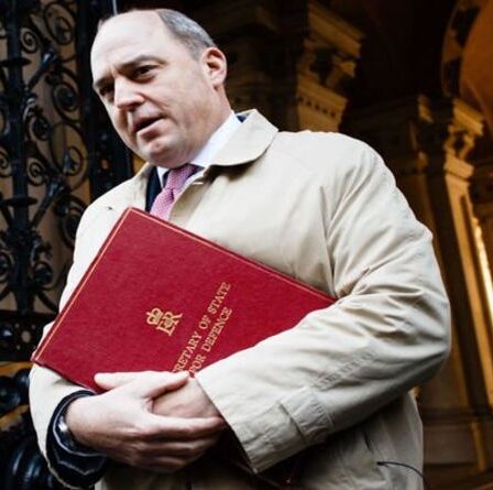 Des craintes majeures suscitées par l'UE contre la Grande-Bretagne dans les dossiers top secrets du ministère de la Défense trouvés à l'arrêt de bus