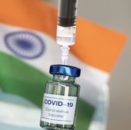 Des personnes non vaccinées doivent porter le symbole du crâne et des os croisés dans la répression contre la propagation de Covid