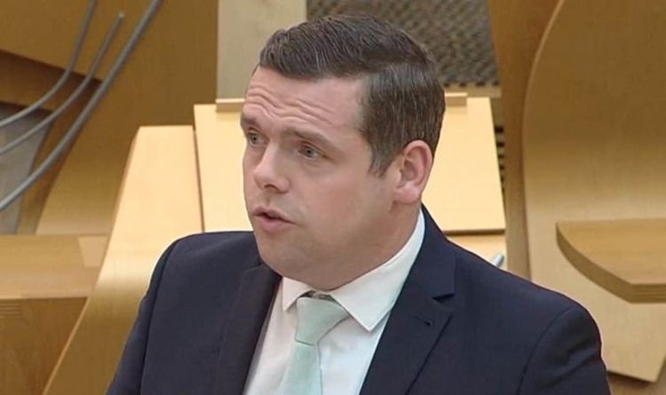 `` Désolé si le SNP ressent le besoin de chahuter '' Douglas Ross frappe les soutiens de Sturgeon