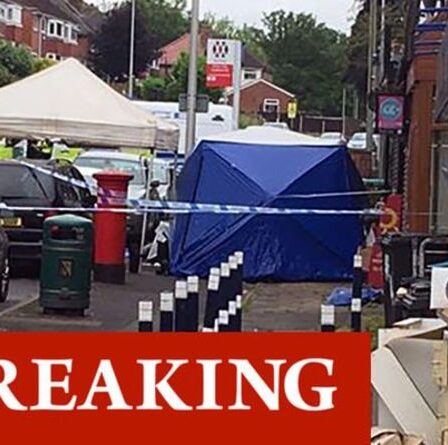 Deux hommes grièvement blessés après un double coup de couteau dans un combat au couteau en plein jour