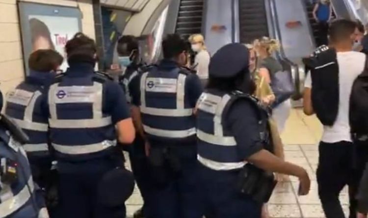 « Dix cuivres pour un homme ? »  Un ancien eurodéputé dénonce la "répression des masques" dans le métro de Londres