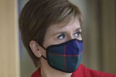 Esturgeon frappé d'un nouveau coup alors que Joanna Cherry quitte le rôle du comité SNP pour `` examen ''