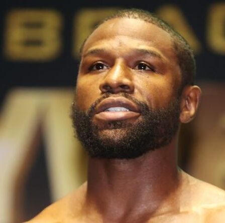 Floyd Mayweather veut que Jake Paul se batte après Logan Paul alors qu'il confirme un sac à main de 70 millions de livres sterling