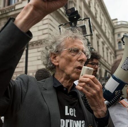 Fury alors que Piers Corbyn proteste CONTRE les gens qui reçoivent des coups de Covid – «Un objet de ridicule»