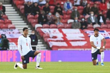 Gareth Southgate confirme que les joueurs anglais continueront de se mettre à genoux aux matchs de l'Euro 2020