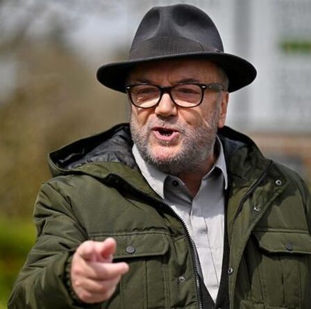 George Galloway efface Keir Starmer avec un jab hilarant d'élection partielle - "Donkey Derby!"