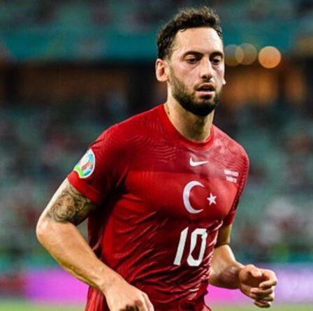Hakan Calhanoglu reçoit la date limite de la décision de transfert au milieu de l'intérêt d'Arsenal