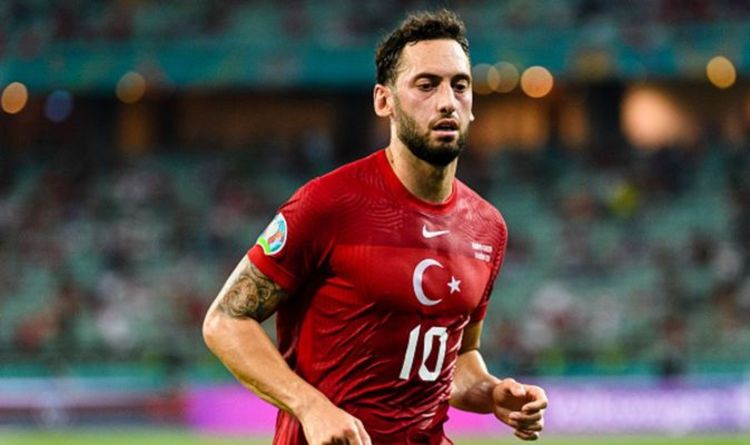 Hakan Calhanoglu reçoit la date limite de la décision de transfert au milieu de l'intérêt d'Arsenal