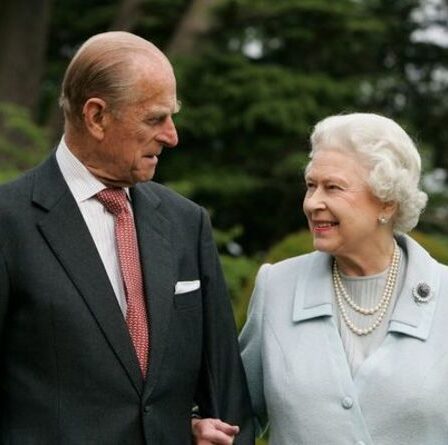 Hommage subtil et réconfortant de la reine au prince Philip à l'occasion du 100e anniversaire de son défunt mari